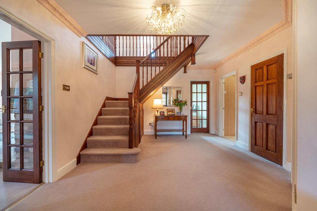 Sandisplatt Road, Maidenhead 5 bed detached house £1,575,000