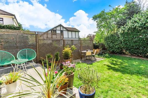 41 Holdenhurst Avenue, London, N12 0JA