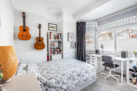 41 Holdenhurst Avenue, London, N12 0JA