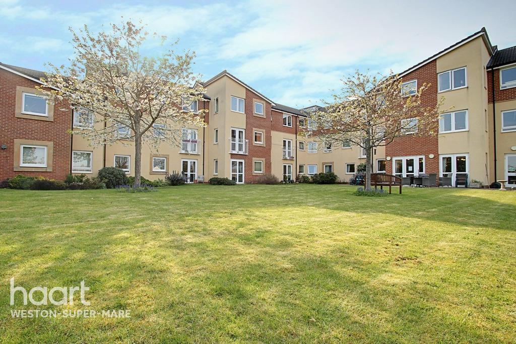 11 Station Road, WestonSuperMare 1 bed apartment £135,000