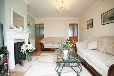 26 Heathway, Dagenham, RM10 9PP