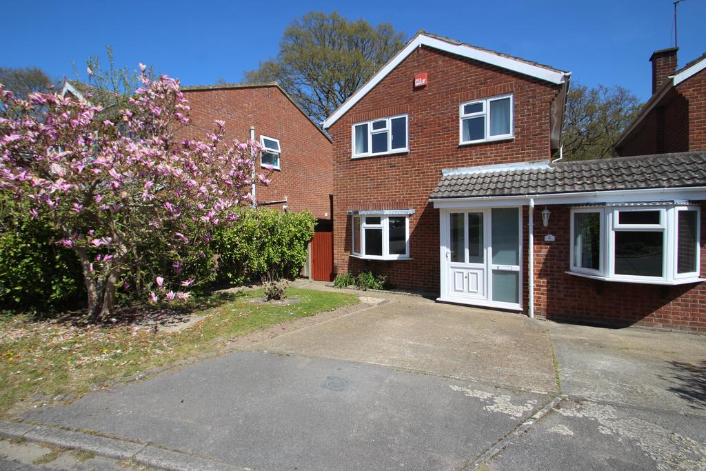 Kingfisher Close, Southampton 4 bed detached house £1,600 pcm (£369 pw)