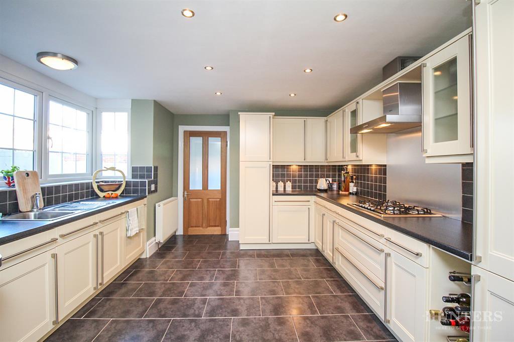 Featherstone Street, Roker, Sunderland, SR6 0PE 3 bed terraced house