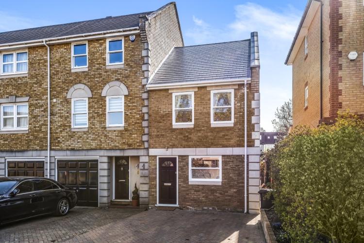 Vicarage Drive Beckenham BR3 2 bed townhouse £2,000 pcm (£462 pw)