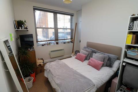 3 bedroom flat to rent, Ground Floor, London