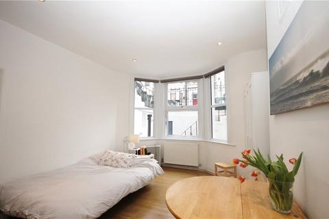 Studio to rent, Bolingbroke Road, London, W14