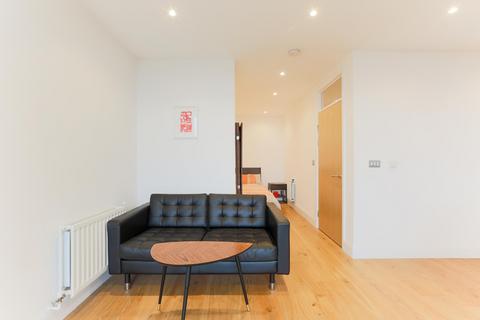 Studio to rent, Blandford Way, Bow, London, E3