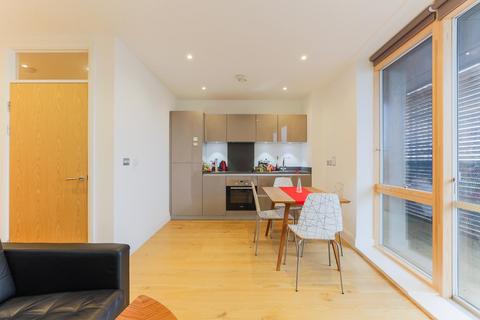 Studio to rent, Blandford Way, Bow, London, E3