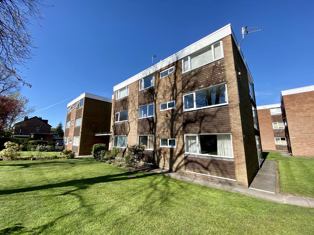 Lacey Court, Wilmslow, SK9 4BH 2 bed flat £700 pcm (£162 pw)