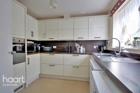 5 Cleave Close, Clacton-on-sea, CO16 8GQ