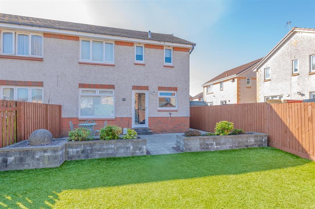 Muirdyke Avenue, Carronshore 3 bed semidetached house £195,000