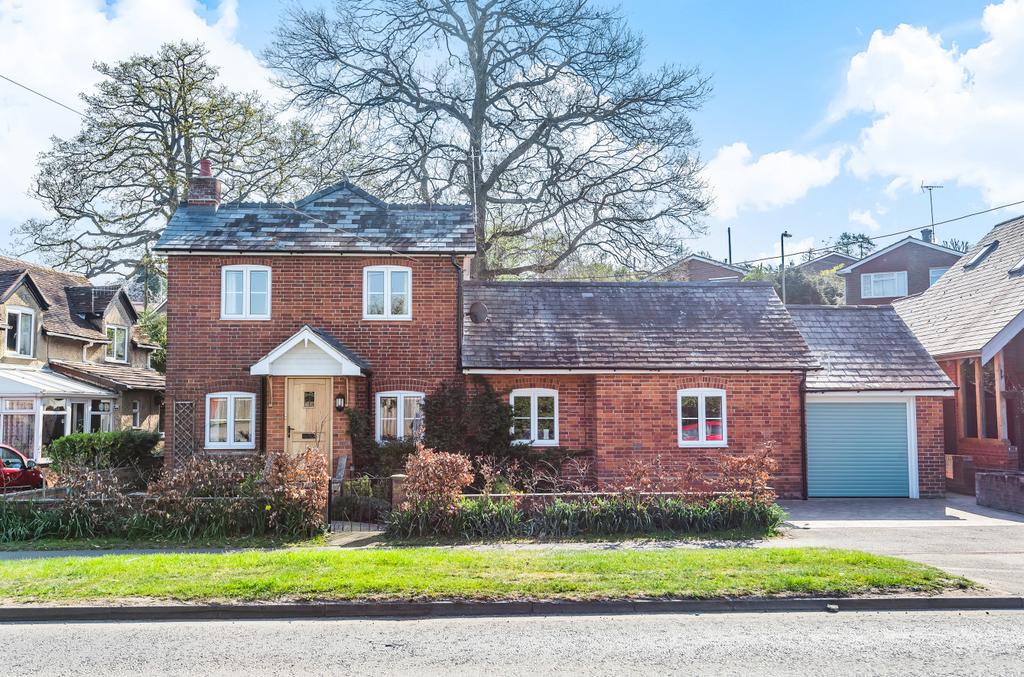 Cupernham Lane, Romsey, Hampshire, SO51 4 bed detached house £625,000