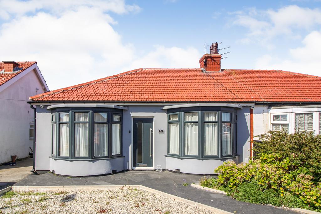Roseacre, Blackpool, FY4 3 bed bungalow £199,950