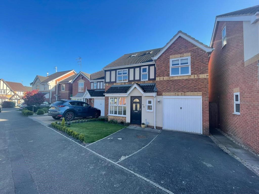 Curlbrook Close, Wootton Fields, Northampton NN4 6BS 5 bed detached