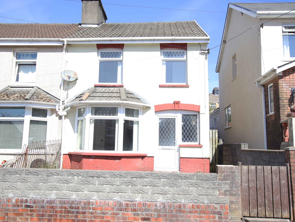 Thomas Street, Gilfach Goch, CF39 8TY 3 bed semidetached house £85,000