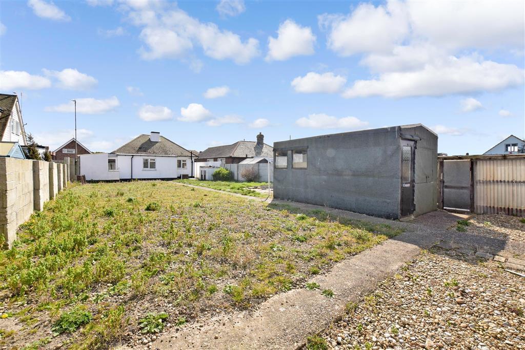 Williamson Road, Lydd On Sea, Kent 2 bed detached bungalow £210,000