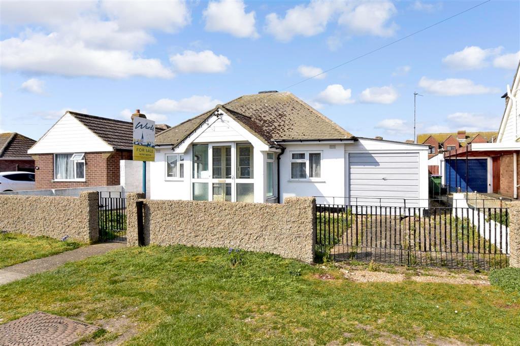 Williamson Road, Lydd On Sea, Kent 2 bed detached bungalow £210,000