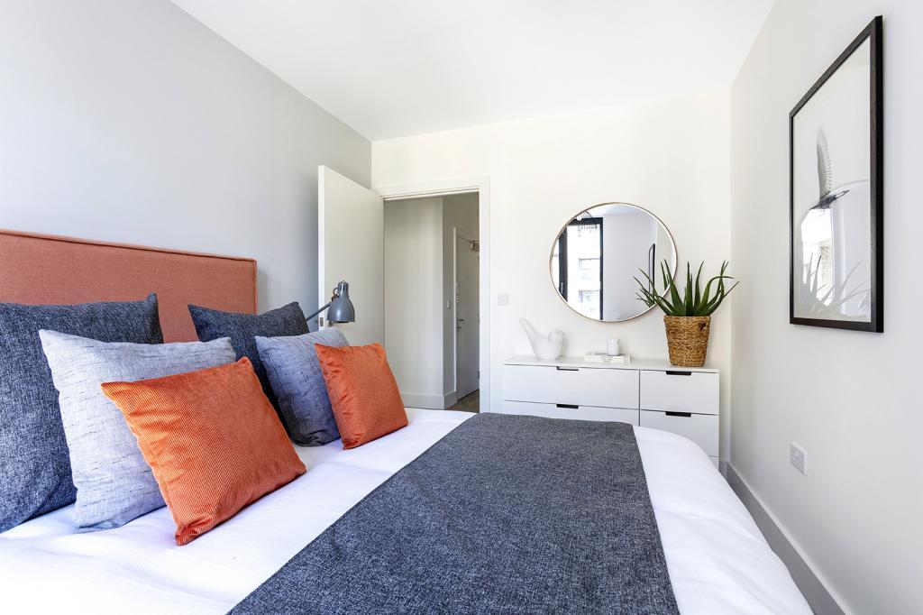 Sandown-house-charter-square-staines-upon-thames-tw18