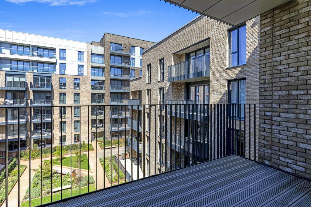Sandown-house-charter-square-staines-upon-thames-tw18