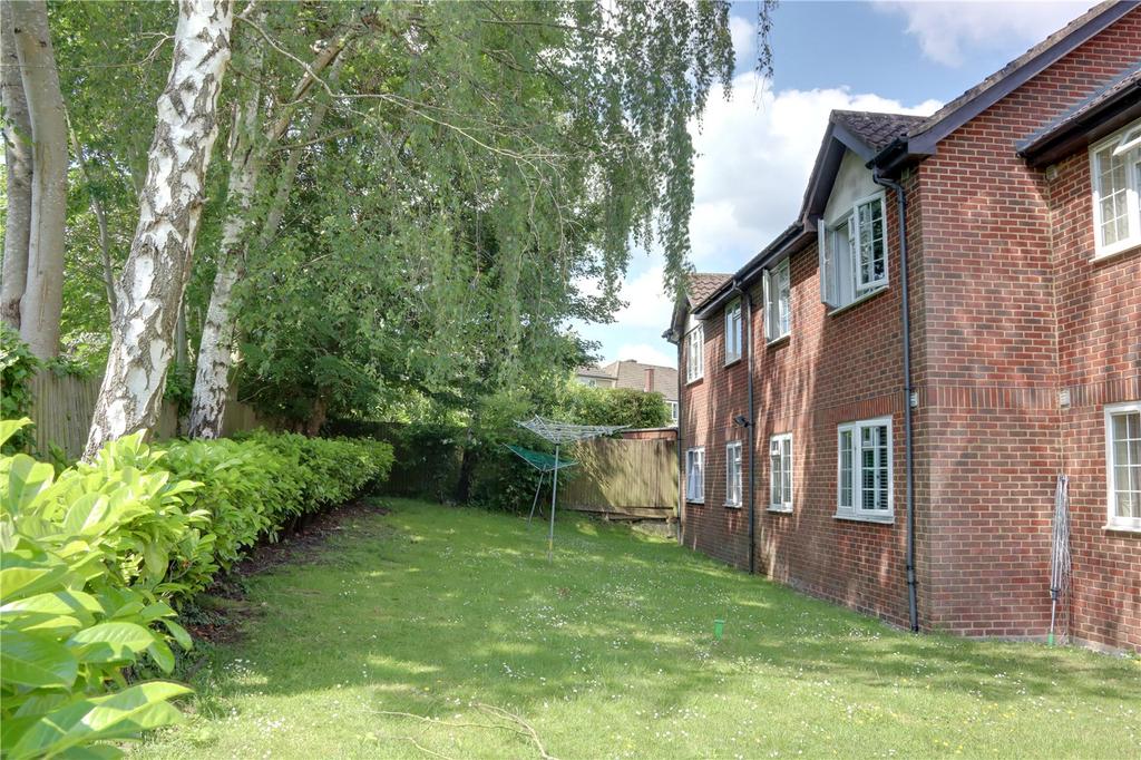 Elston Road, Aldershot, GU12 2 bed apartment £190,000
