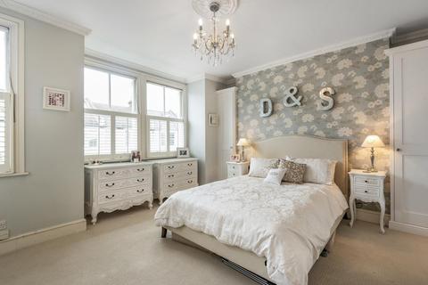 12 Atheldene Road, London, SW18 3BW