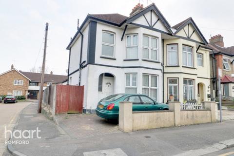 1 Marshalls Road, Romford, RM7 7EL