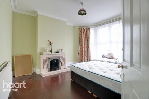1 Marshalls Road, Romford, RM7 7EL
