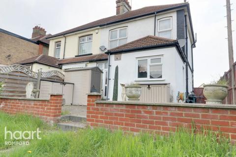 1 Marshalls Road, Romford, RM7 7EL