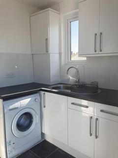 3 bedroom flat to rent, Minnis Road, Birchington, CT7