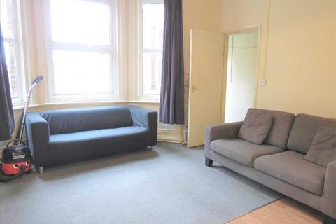 3 bedroom apartment to rent, Wimborne Road, Winton, Bournemouth