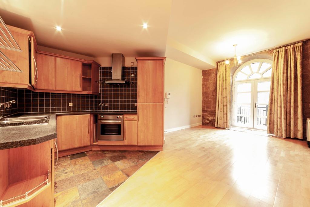 Mill Street, Uppermill, Saddleworth, OL3 2 bed flat £895 pcm (£207 pw)