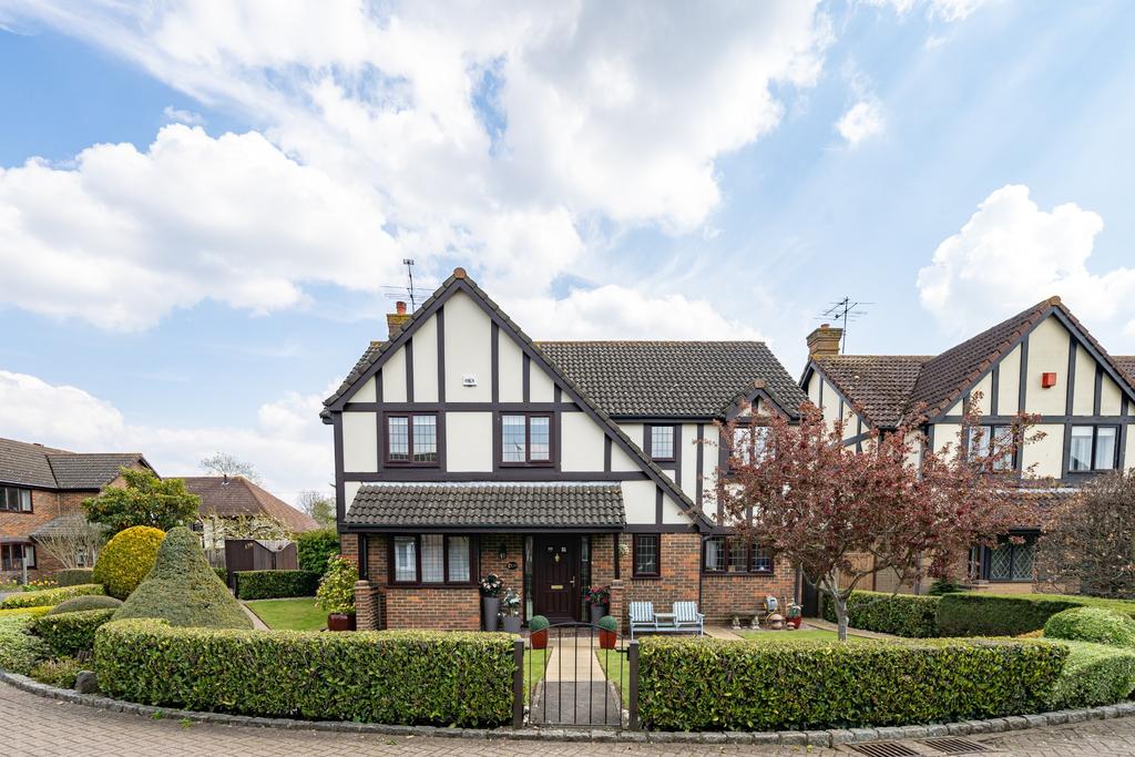 Tithe Barn Drive, Maidenhead 5 bed detached house £925,000