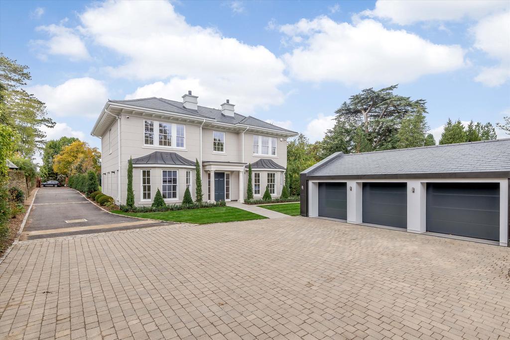 Road, Englefield Green... 5 bed detached house £15,000