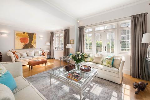 32 Pembroke Gardens, London, W8 6HU