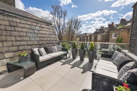 32 Pembroke Gardens, London, W8 6HU