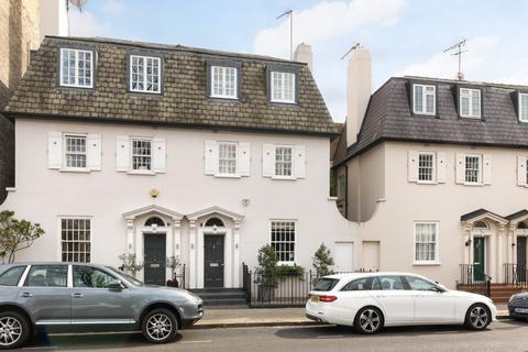 32 Pembroke Gardens, London, W8 6HU