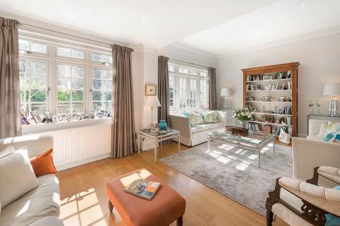 32 Pembroke Gardens, London, W8 6HU