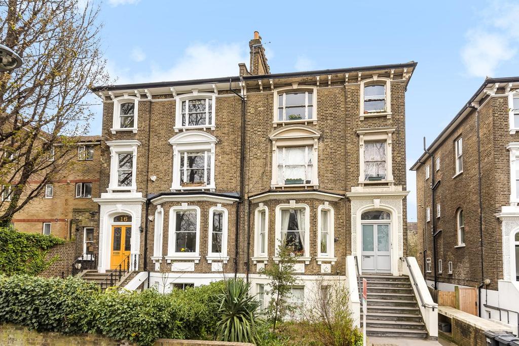 Lewisham Hill, Lewisham 2 bed flat £425,000