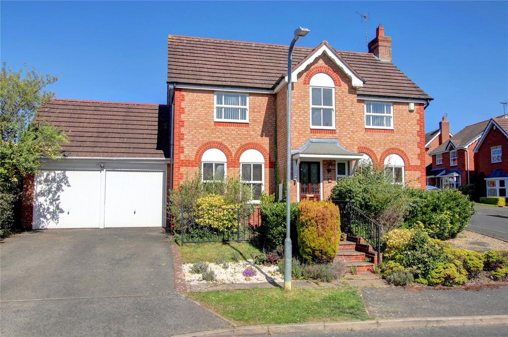 Calder Close, Droitwich, WR9 4 bed detached house £330,000