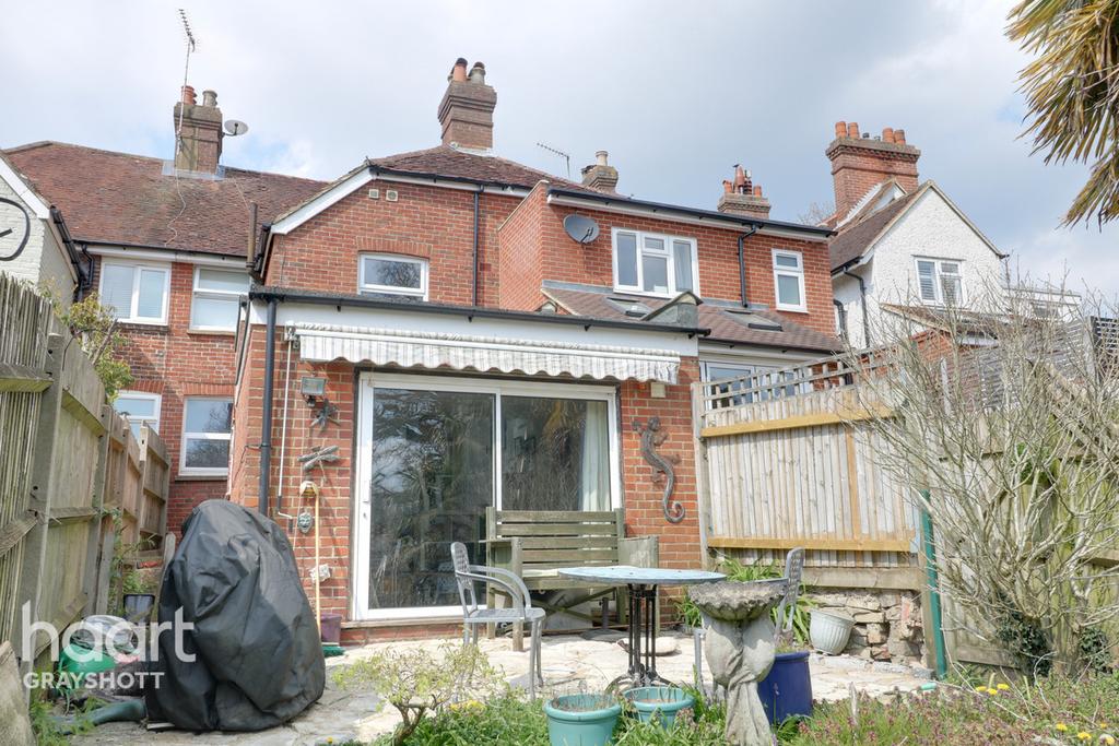 Old Bramshott Chase, Hindhead 2 bed apartment £250,000