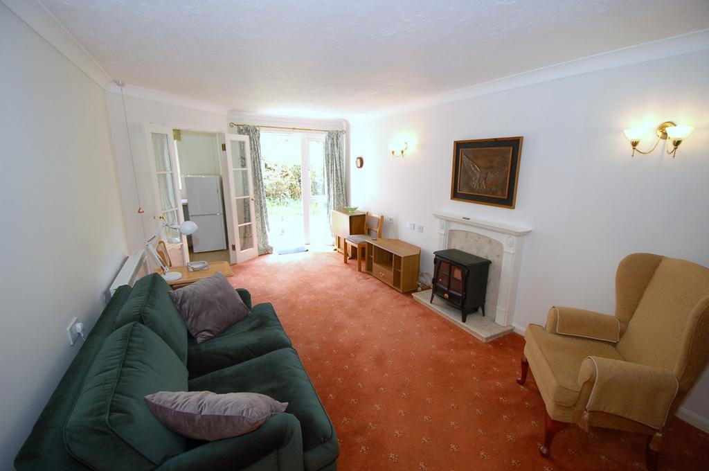 Hart Dene Court, Bagshot 1 bed retirement property £150,000