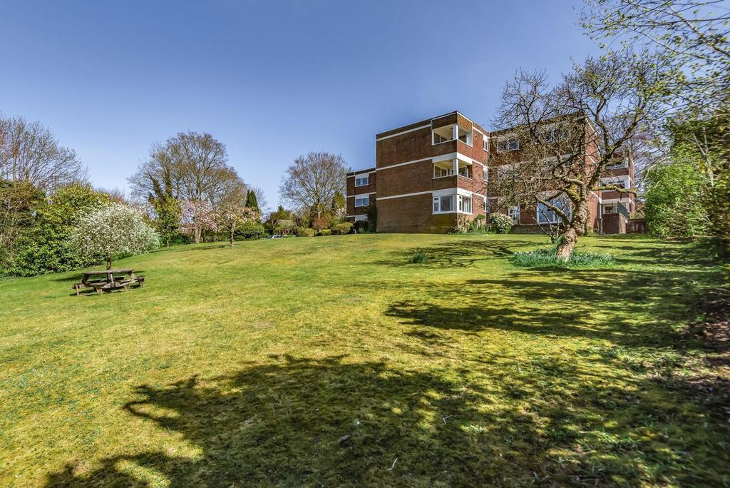Hipley Court, Warren Road, Guildford... 2 bed apartment £375,000