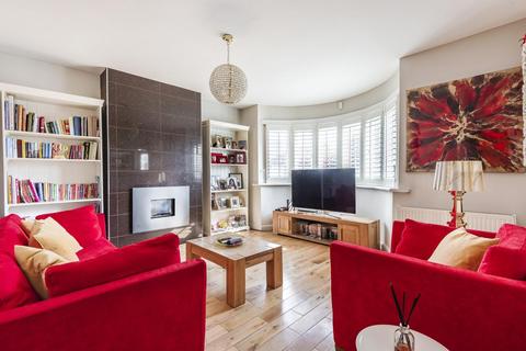 32 Scotsdale Road, London, SE12 8BP