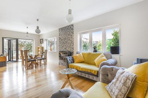 32 Scotsdale Road, London, SE12 8BP