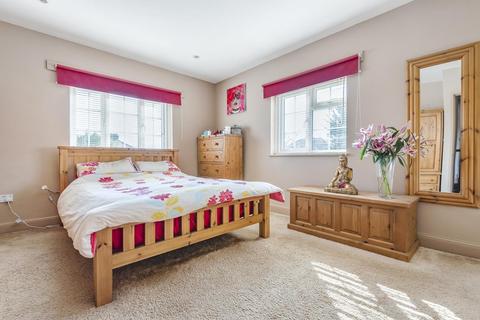 32 Scotsdale Road, London, SE12 8BP