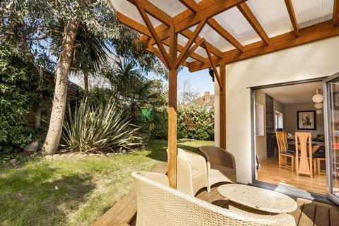32 Scotsdale Road, London, SE12 8BP