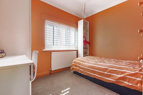 32 Scotsdale Road, London, SE12 8BP