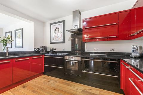 32 Scotsdale Road, London, SE12 8BP