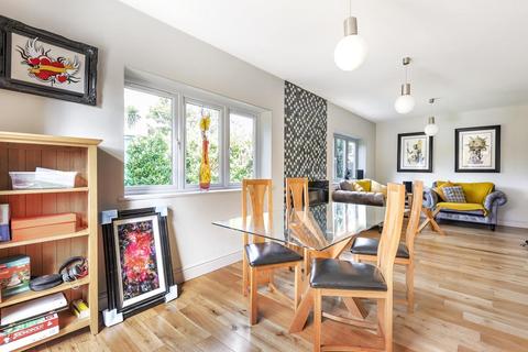 32 Scotsdale Road, London, SE12 8BP