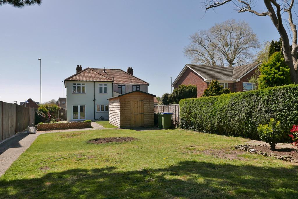 PORTCHESTER ROAD, FAREHAM 3 bed semidetached house £400,000